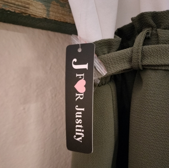 J F💓R Justify Wht/Khaki Green Belted Romper. NWT Size S - Picture 6 of 8